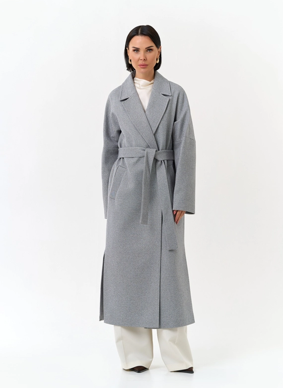 Женское пальто с английским воротником