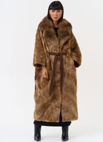 Женская шуба из меха норки с воротником их меха песца