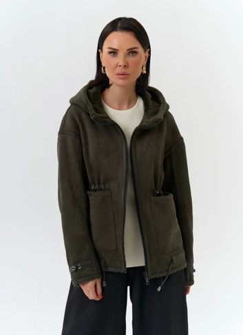 Женская дубленка из эко замши с капюшоном