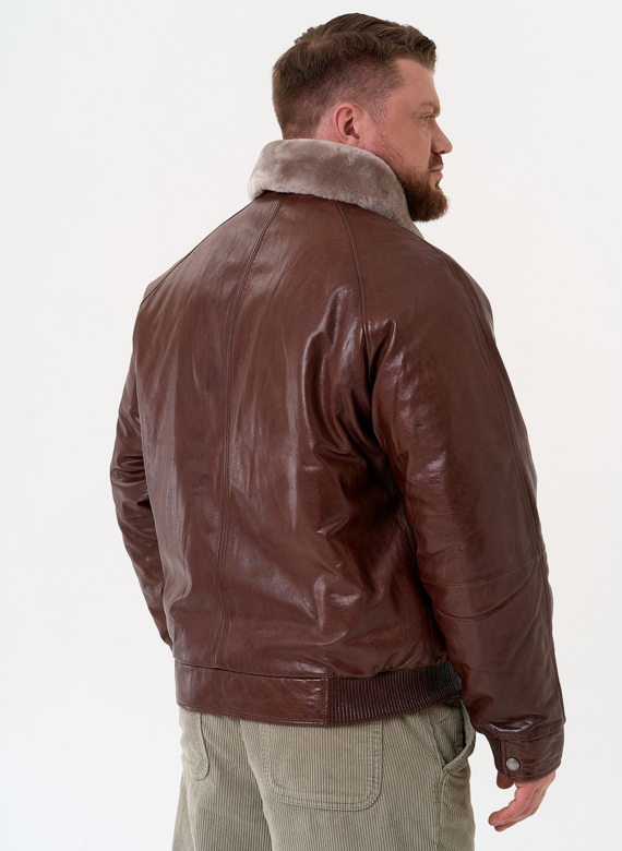 Куртка из натуральной кожи коричневого цвета