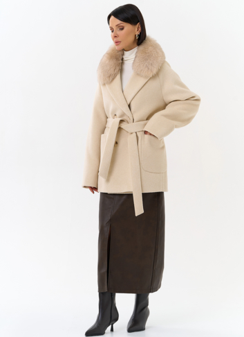 Женское утепленное пальто с отделкой из меха песца