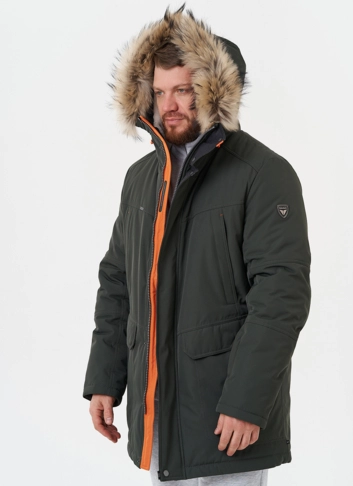 Пуховик с отделкой из меха енота