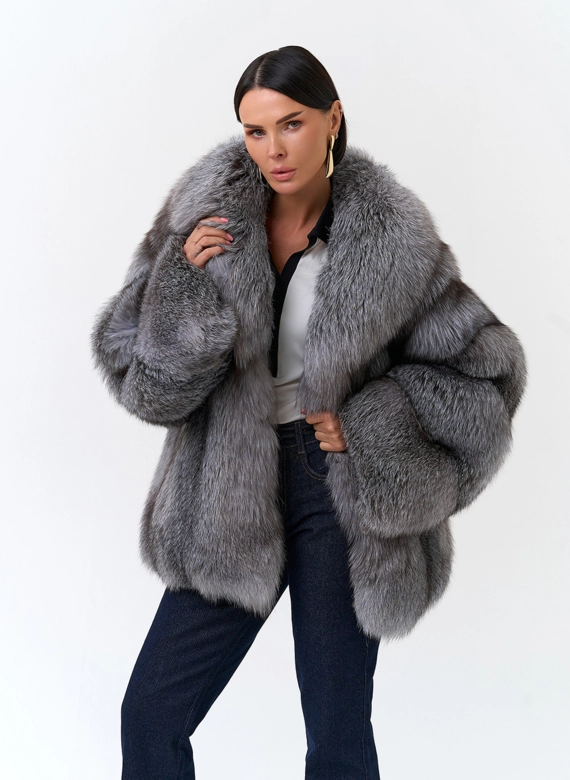 Шуба из меха чернобурой лисы