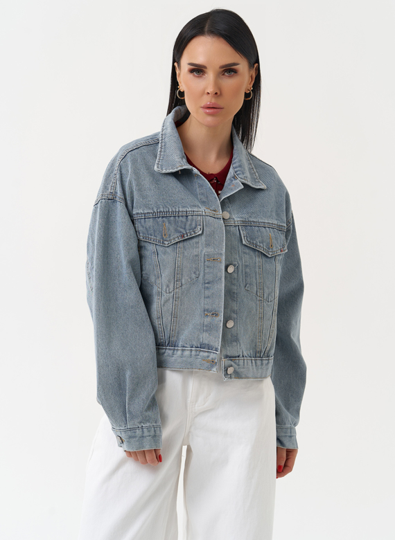 Женская джинсовая куртка голубого цвета
