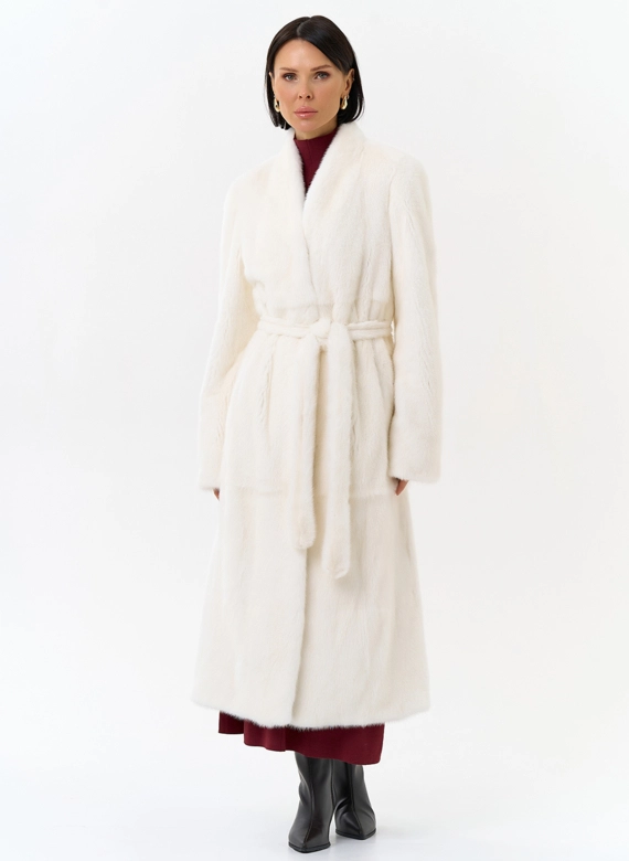 Белая шуба из меха норки с поясом
