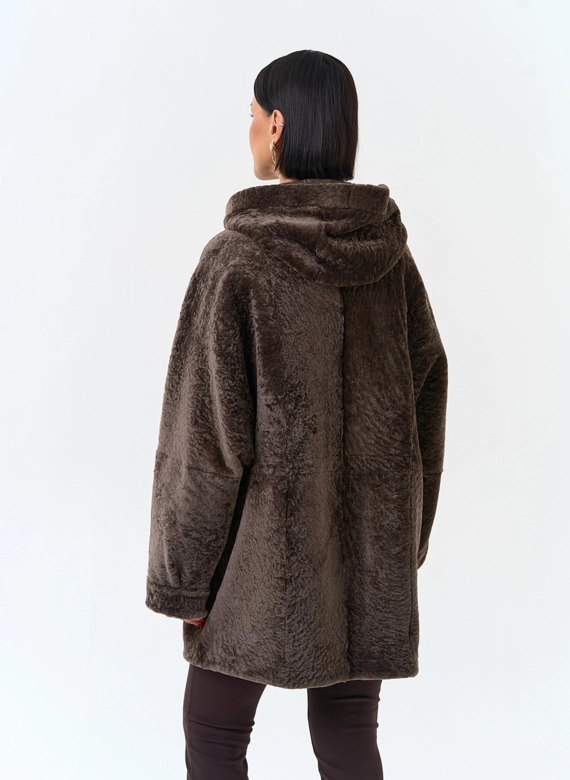 Женская двухсторонняя дубленка из натурального меха с капюшоном фото